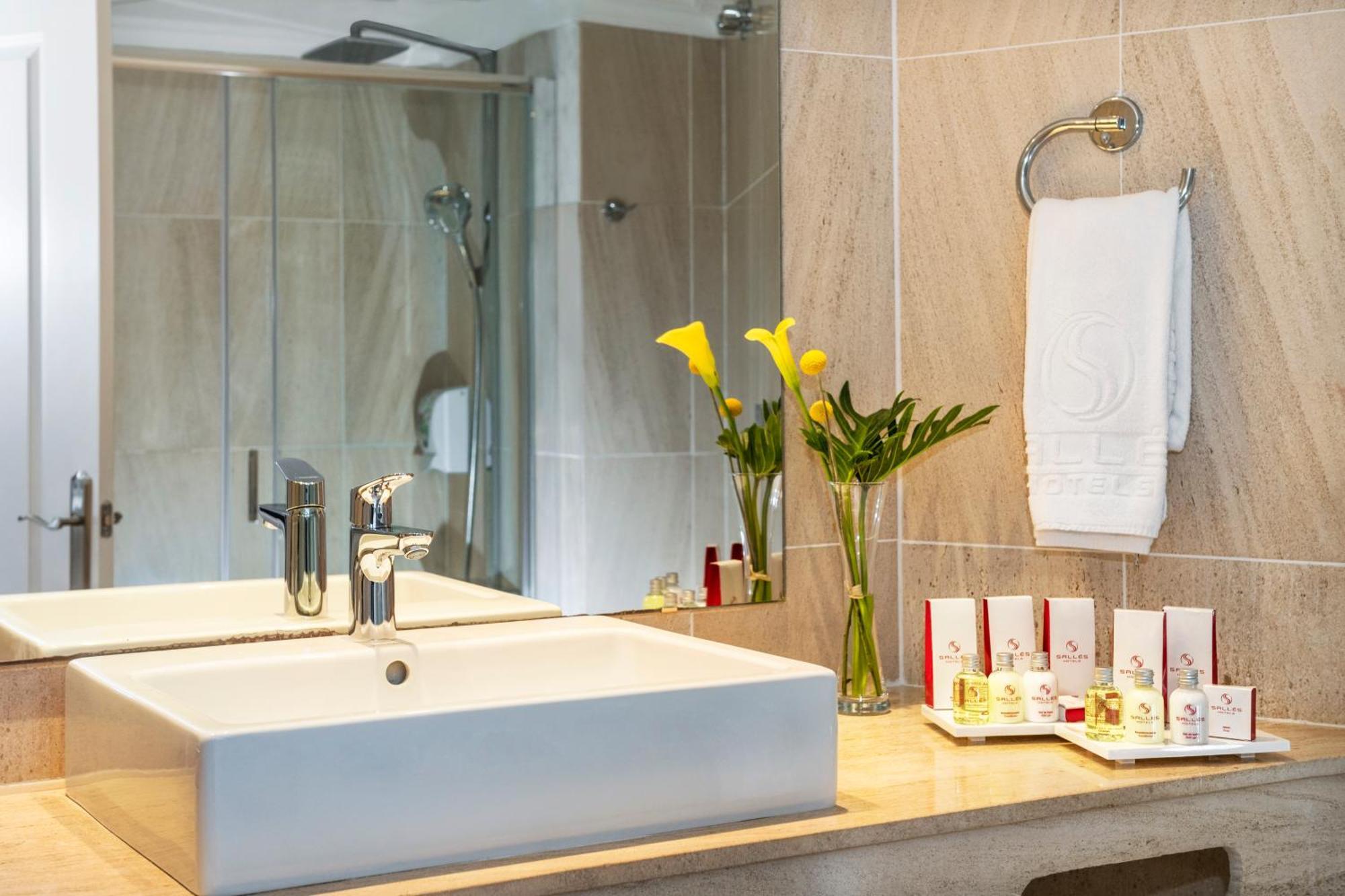 Triple Deluxe Room Spa Access