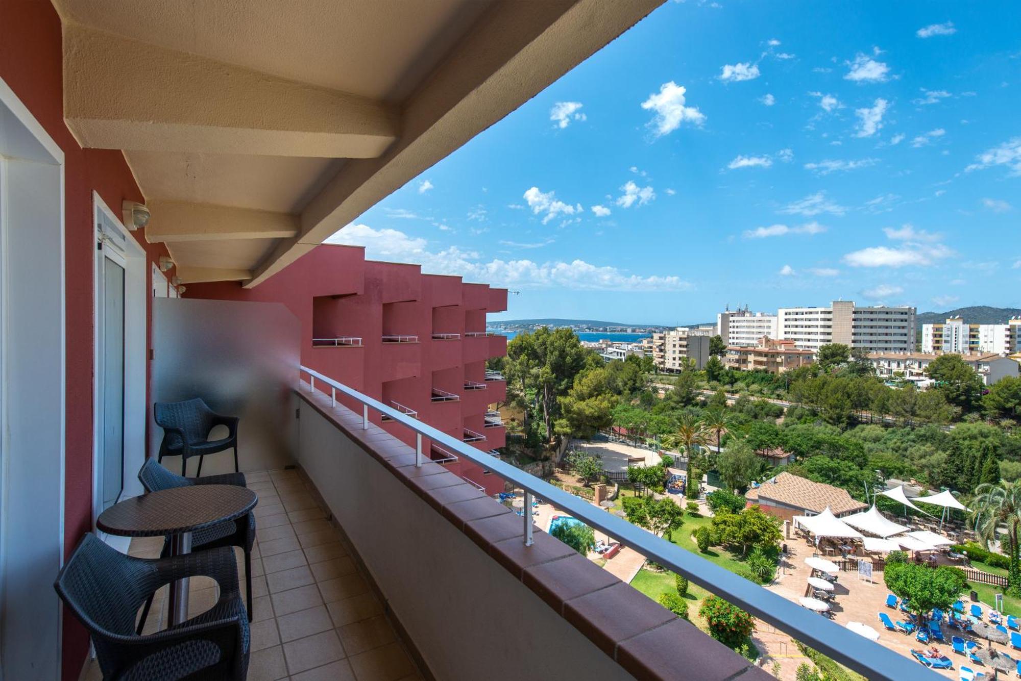 Triple Deluxe Room with Spa Access,1479787802:JPEG